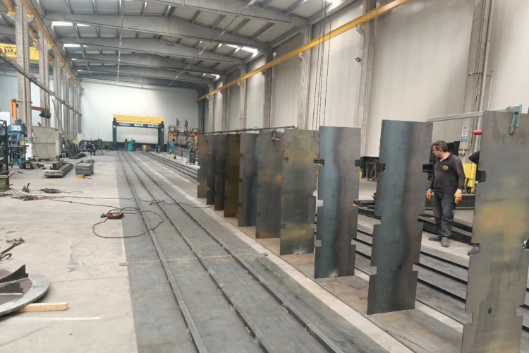 factory-crane-manufacture~1