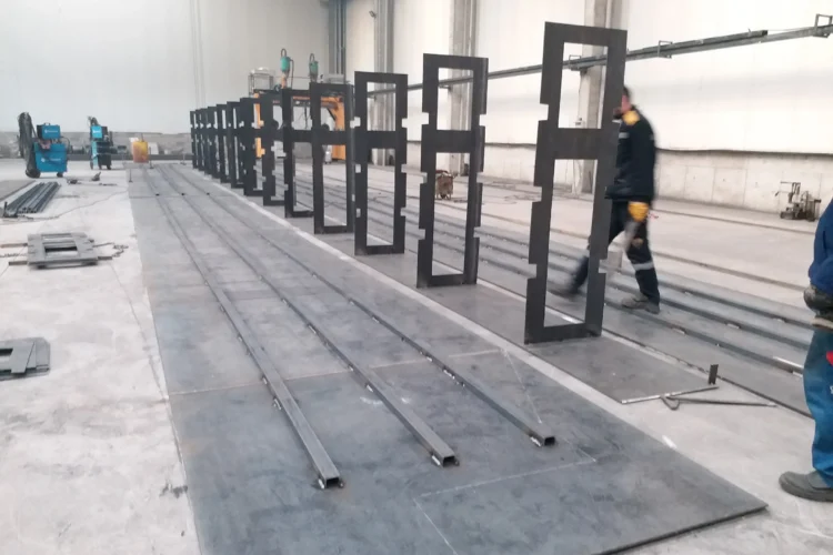 crane-production-workshop~1